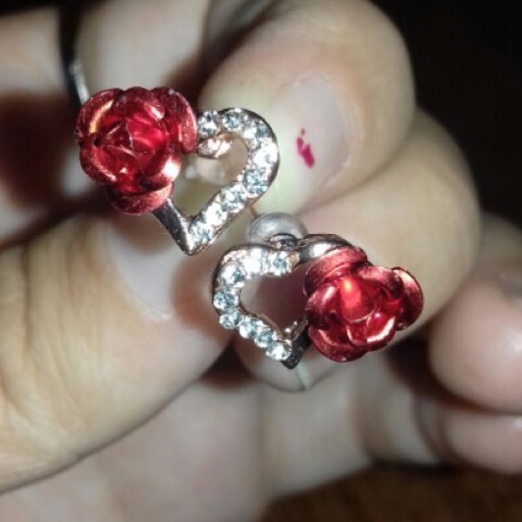 4/$20 -- Hollow Heart and 3D Rose Earrings - Picture 3 of 5